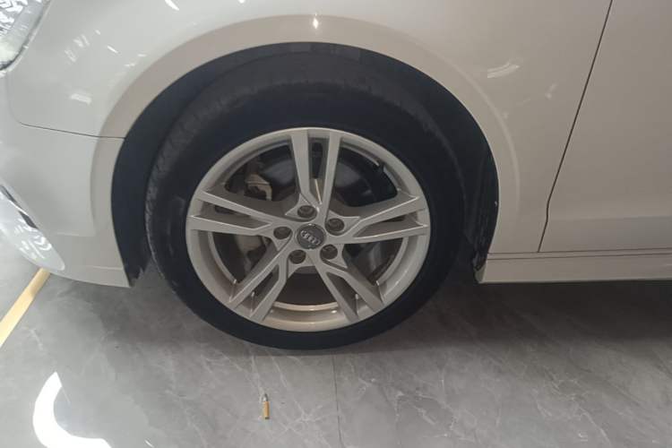 Used Audi A3 2019 Limousine 35 TFSI Fashion Edition China V standard Left Front Wheel Hub