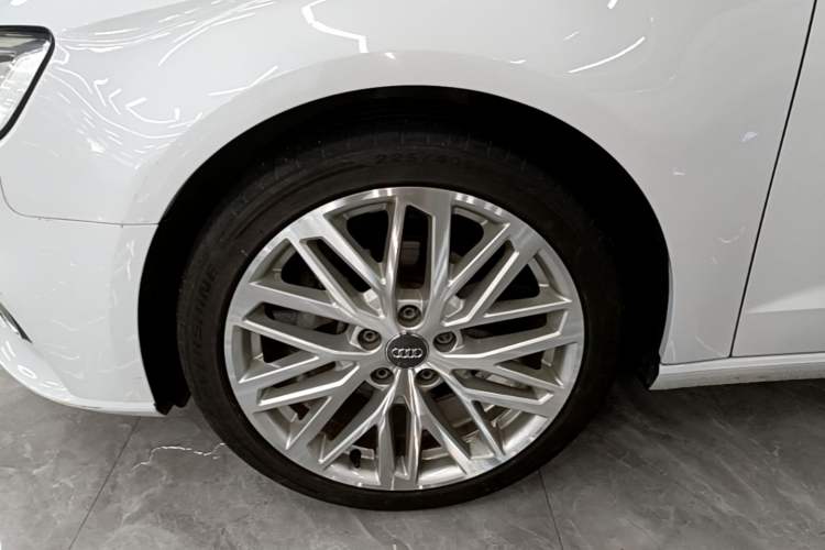 Used Audi A3 2019 Sportback 35 TFSI Style Edition China VI Emission Standard Left Front Wheel Hub