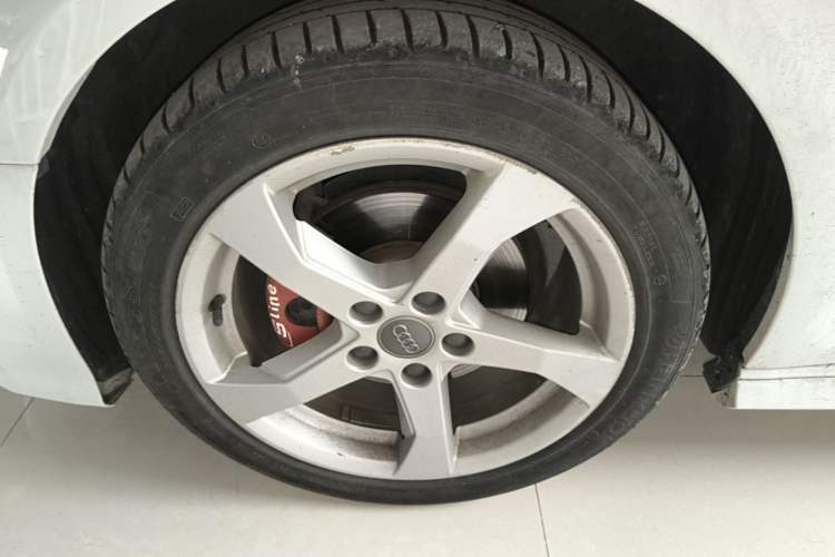 Used Audi A3 2019 Sportback 35 TFSI Fashion Edition China V Left Front Wheel Hub
