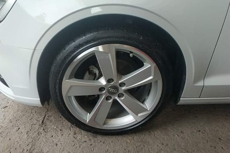 Used Audi A3 2019 Limousine 35 TFSI Style Edition China VI Emission Standard Left Front Wheel Hub