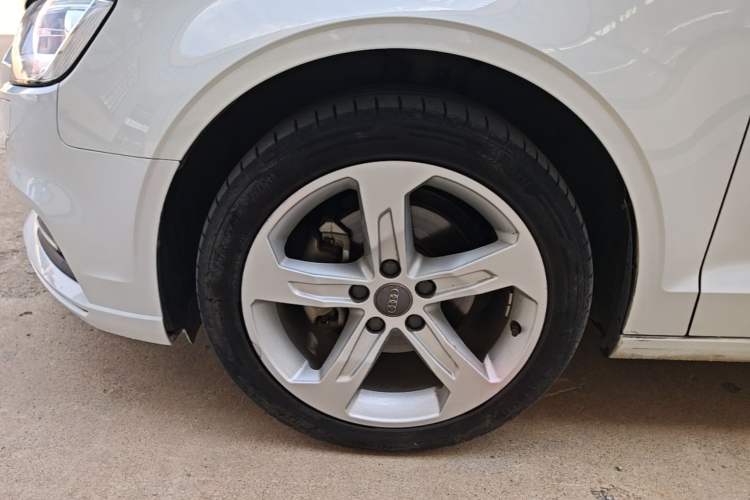 Used Audi A3 2019 Limousine 35 TFSI Ambition China VI Left Front Wheel Hub
