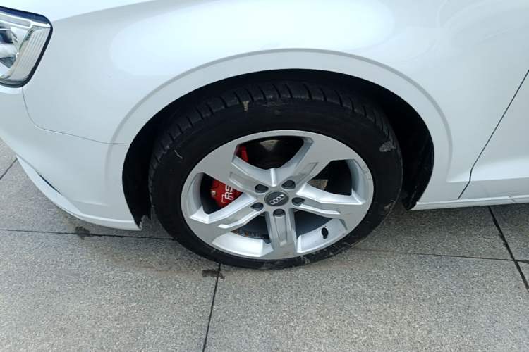 Used Audi A3 2019 Limousine 35 TFSI Ambition China VI Left Front Wheel Hub