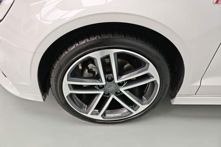 Used Audi A3 2019 Limousine 35 TFSI Sport Edition China V Emission Standard Left Front Wheel Hub