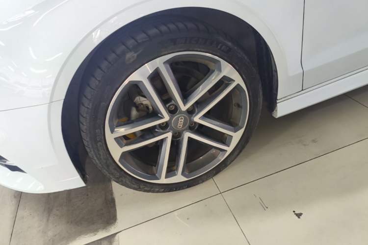 Used Audi A3 2019 Limousine 35 TFSI Sporty Version China VI Left Front Wheel Hub
