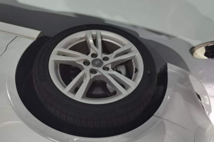 Used Audi A3 2019 Limousine 35 TFSI Fashion Edition China V standard Left Front Wheel Hub