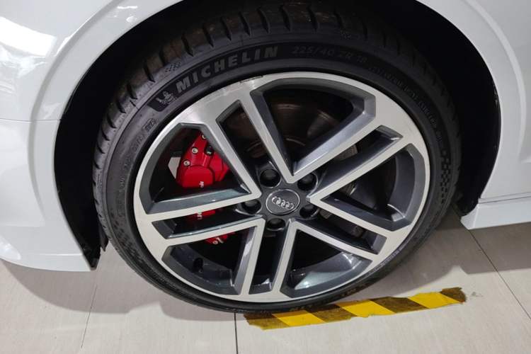 Used Audi A3 2019 Limousine 40 TFSI Sport Version China V Emission Standard Left Front Wheel Hub