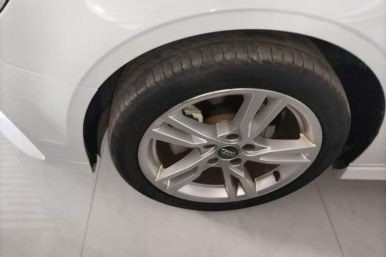 Used Audi A3 2019 Limousine 35 TFSI Fashion Edition China VI Emission Standard Left Front Wheel Hub