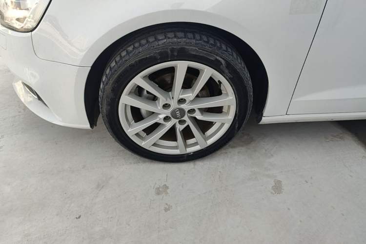 Used Audi A3 2019 Sportback 35 TFSI Ambition China VI Left Front Wheel Hub