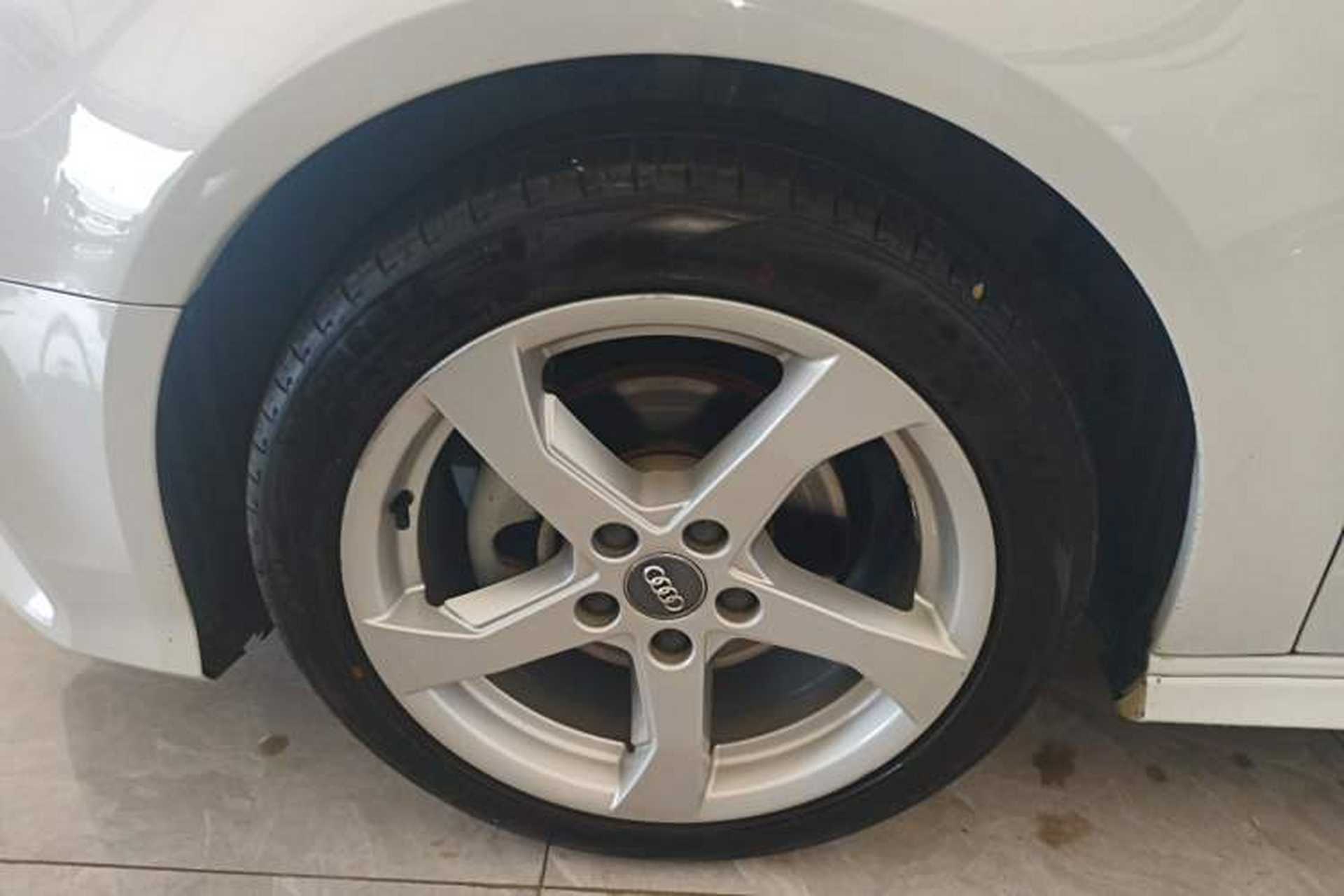 Used Audi A3 2019 Sportback 35 TFSI Fashion Edition China VI Emission Standard Left Front Wheel Hub