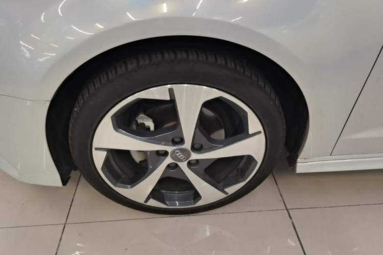 Used Audi A3 2019 Sportback 35 TFSI Sporty Version China VI Left Front Wheel Hub