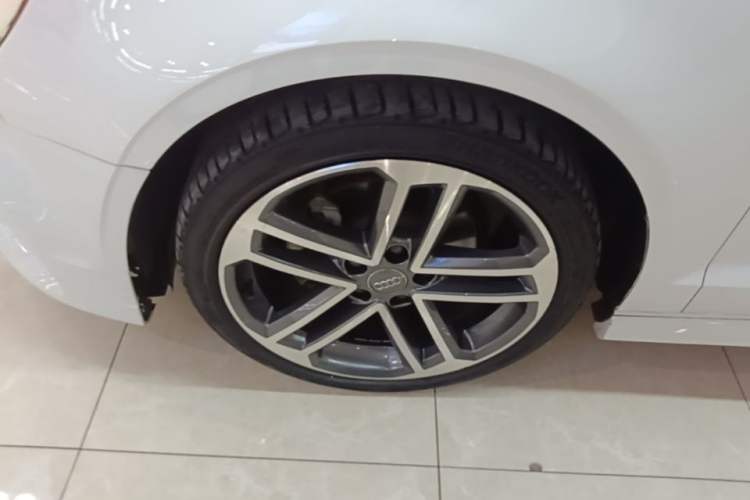 Used Audi A3 2019 Limousine 35 TFSI Sport Edition China V Emission Standard Left Front Wheel Hub
