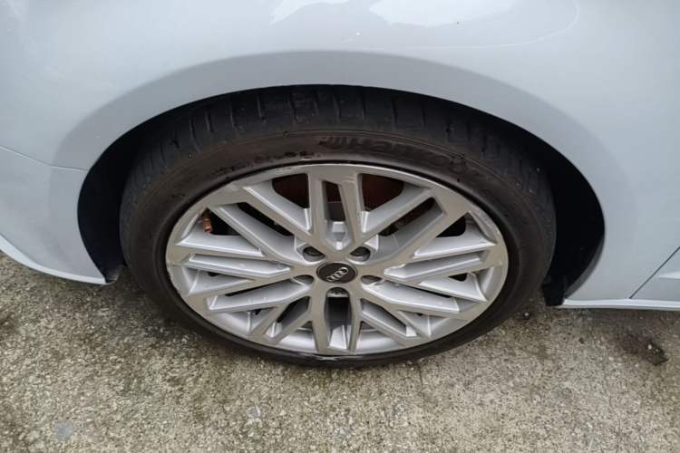 Used Audi A3 2019 Sportback 40 TFSI Style Version China V Emission Standard Left Front Wheel Hub