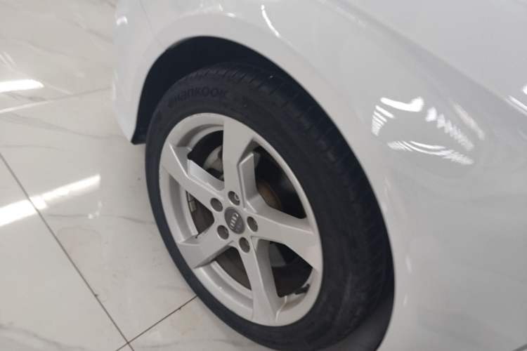 Used Audi A3 2019 Sportback 35 TFSI Fashion Edition China VI Emission Standard Left Front Wheel Hub