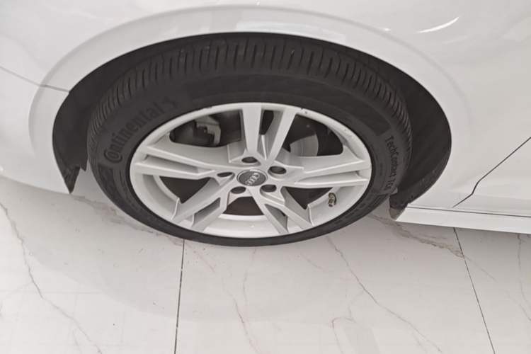 Used Audi A3 2019 Limousine 35 TFSI Fashion Edition China VI Emission Standard Left Front Wheel Hub