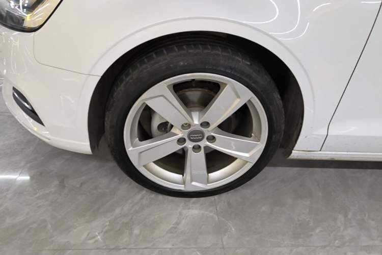 Used Audi A3 2019 Limousine 35 TFSI Style Version China V Emission Standard Left Front Wheel Hub