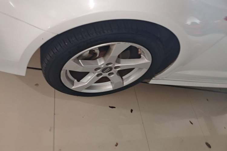Used Audi A3 2019 Sportback 35 TFSI Fashion Edition China VI Emission Standard Left Front Wheel Hub