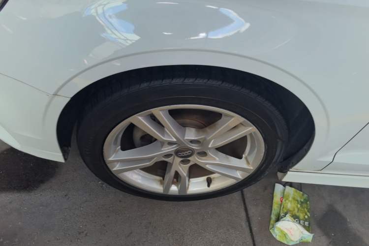 Used Audi A3 2019 Limousine 35 TFSI Fashion Edition China VI Emission Standard Left Front Wheel Hub