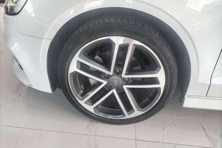 Used Audi A3 2019 Limousine 35 TFSI Sport Edition China V Emission Standard Left Front Wheel Hub