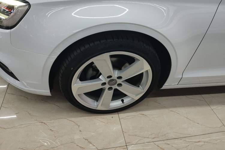 Used Audi A3 2019 Limousine 35 TFSI Style Version China V Emission Standard Left Front Wheel Hub