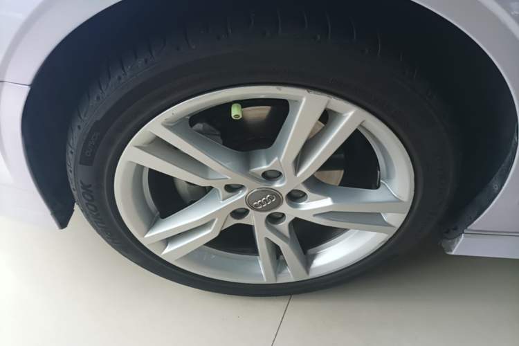 Used Audi A3 2019 Limousine 35 TFSI Fashion Edition China V standard Left Front Wheel Hub