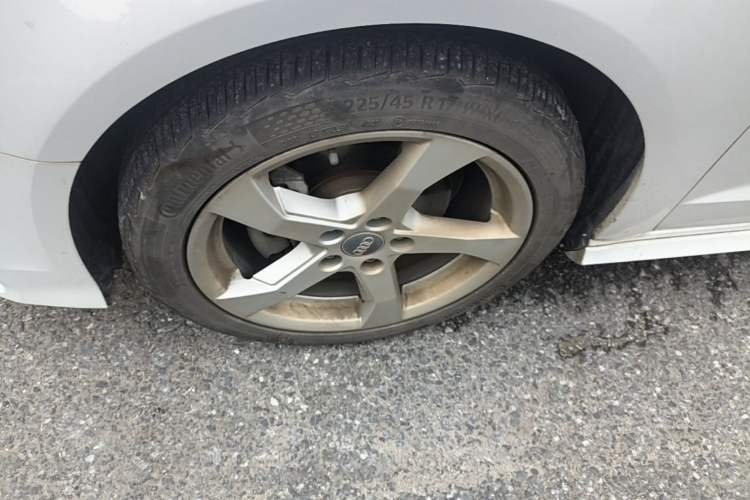 Used Audi A3 2019 Sportback 35 TFSI Fashion Edition China VI Emission Standard Left Front Wheel Hub