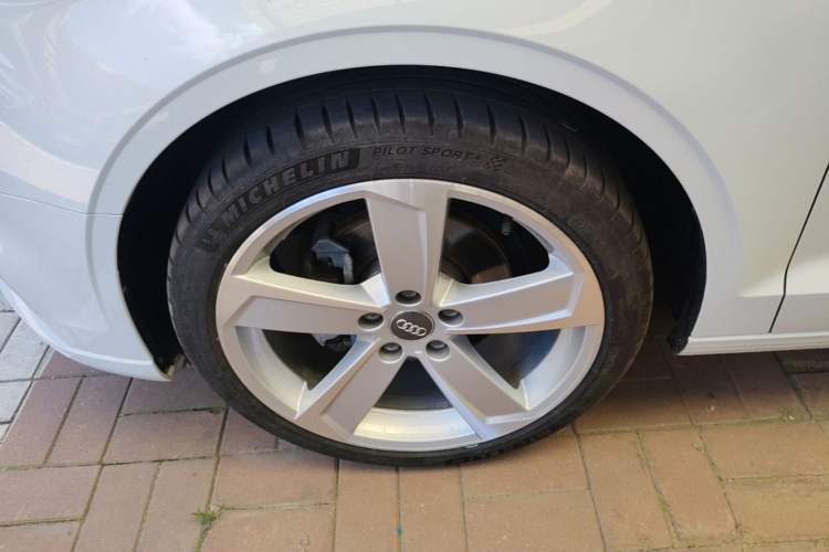 Used Audi A3 2019 Limousine 35 TFSI Style Version China V Emission Standard Left Front Wheel Hub