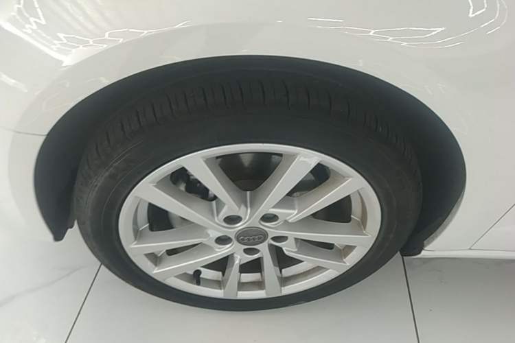 Used Audi A3 2019 Sportback 35 TFSI Ambition China VI Left Front Wheel Hub