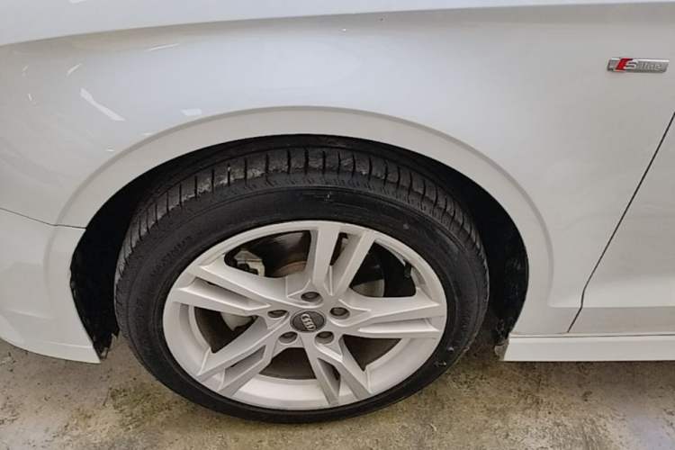 Used Audi A3 2019 Limousine 35 TFSI Fashion Edition China VI Emission Standard Left Front Wheel Hub