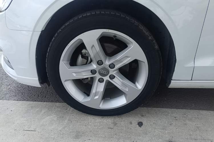 Used Audi A3 2019 Limousine 35 TFSI Ambition China VI Left Front Wheel Hub