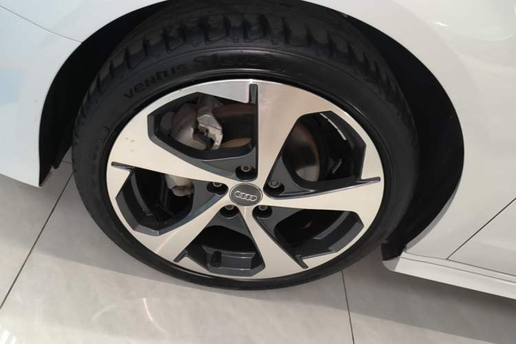 Used Audi A3 2019 Sportback 35 TFSI Sporty Version China VI Left Front Wheel Hub