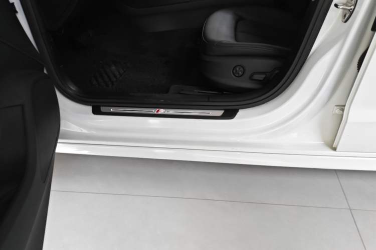 Used Audi A3 2019 Sportback 35 TFSI Fashion Edition China VI Emission Standard Left Side Sill