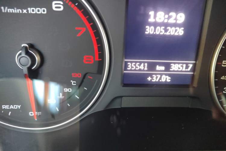 Used Audi A3 2019 Limousine 35 TFSI Fashion Edition China VI Emission Standard Odometer Close Up