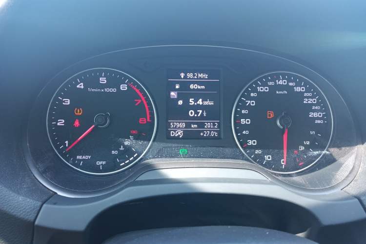 Used Audi A3 2019 Limousine 35 TFSI Fashion Edition China VI Emission Standard Odometer Close Up
