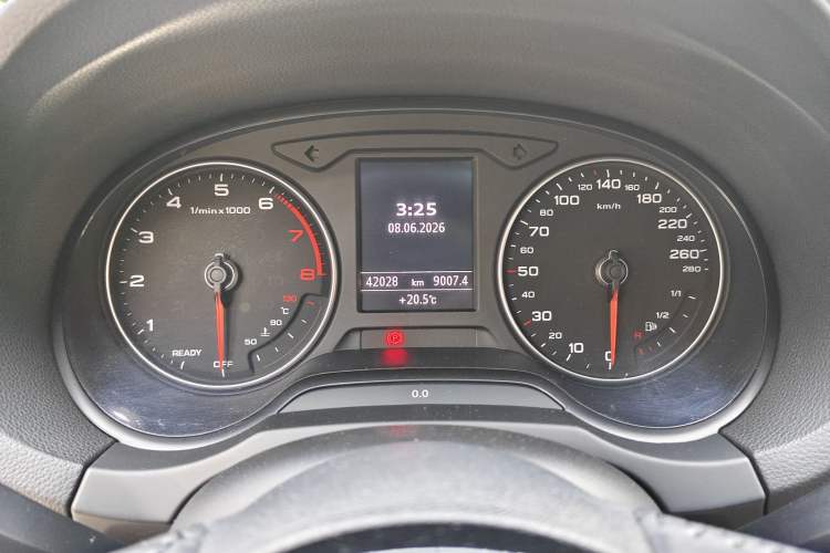 Used Audi A3 2019 Limousine 35 TFSI Fashion Edition China VI Emission Standard Odometer Close Up