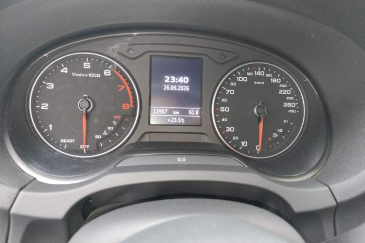 Used Audi A3 2019 Limousine 35 TFSI Fashion Edition China VI Emission Standard Odometer Close Up