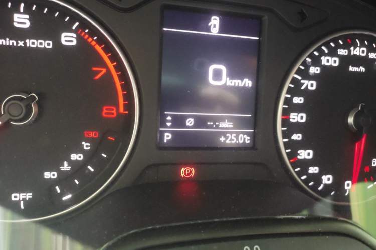 Used Audi A3 2019 Sportback 35 TFSI Fashion Edition China VI Emission Standard Odometer Close Up