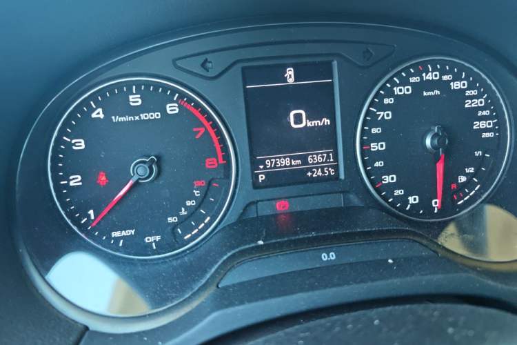 Used Audi A3 2019 Limousine 35 TFSI Ambition China VI Odometer Close Up