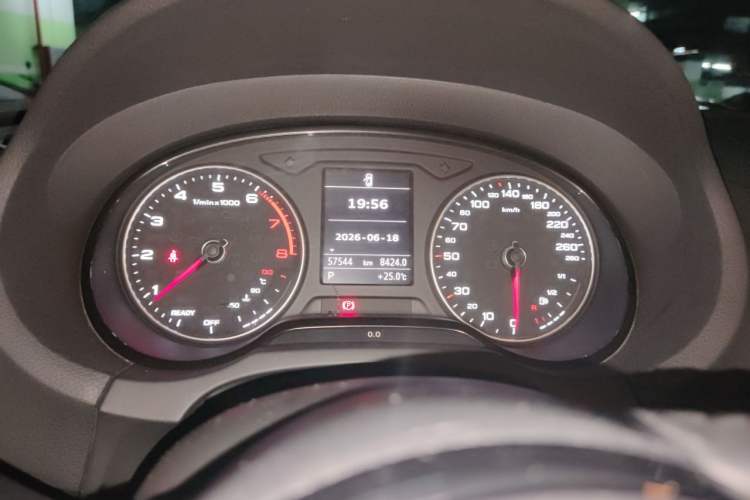 Used Audi A3 2019 Sportback 35 TFSI Fashion Edition China VI Emission Standard Odometer Close Up