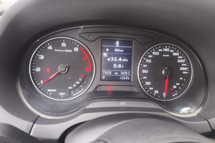 Used Audi A3 2019 Limousine 35 TFSI Fashion Edition China VI Emission Standard Odometer Close Up