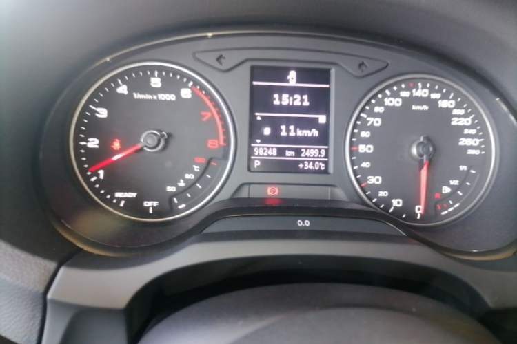 Used Audi A3 2019 Limousine 35 TFSI Style Edition China VI Emission Standard Odometer Close Up