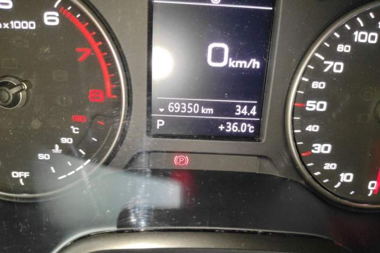 Used Audi A3 2019 Sportback 35 TFSI Fashion Edition China VI Emission Standard Odometer Close Up