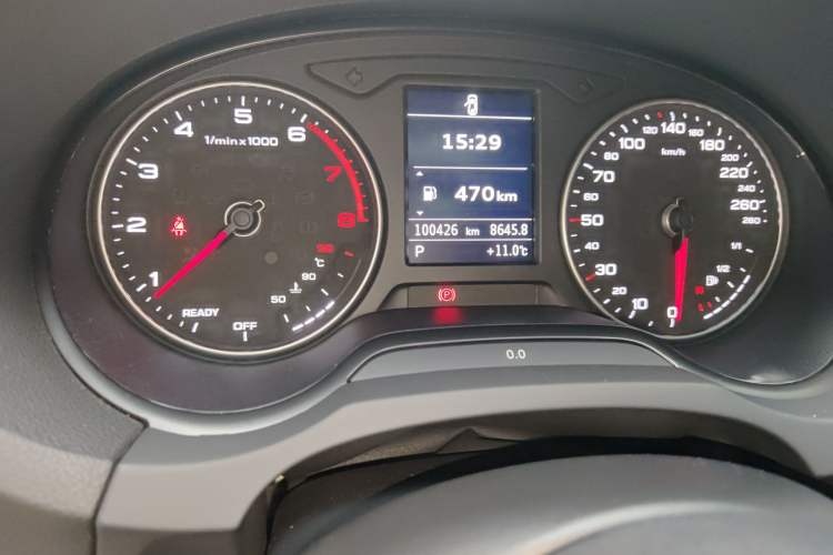 Used Audi A3 2019 Limousine 35 TFSI Fashion Edition China VI Emission Standard Odometer Close Up