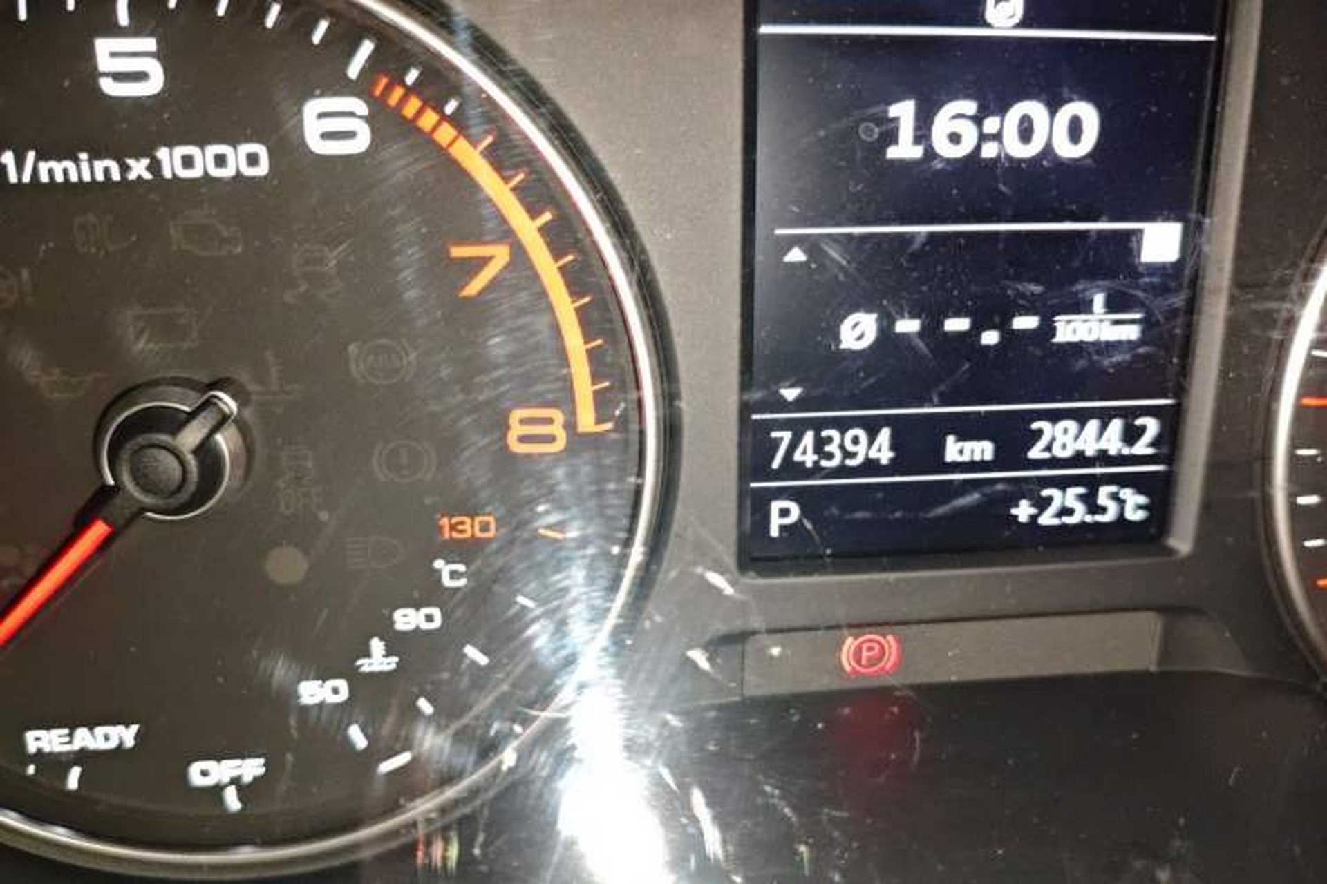 Used Audi A3 2019 Limousine 35 TFSI Fashion Edition China VI Emission Standard Odometer Close Up