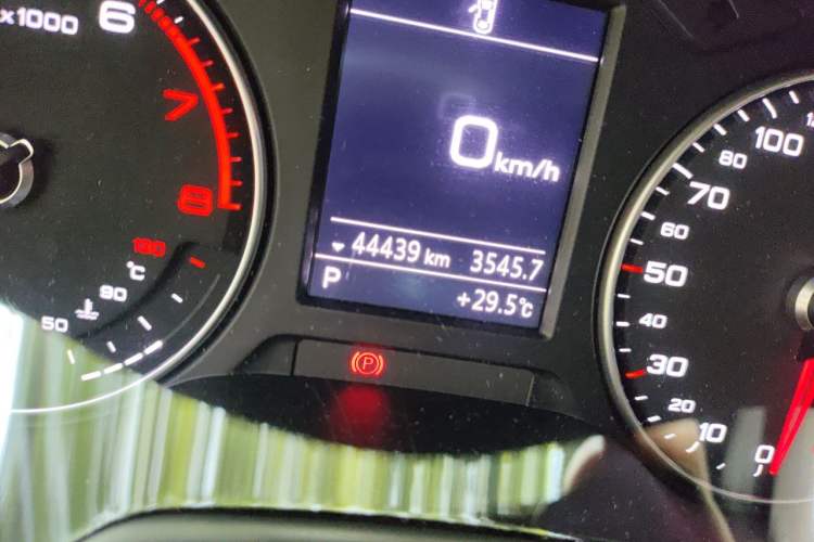 Used Audi A3 2019 Limousine 35 TFSI Fashion Edition China VI Emission Standard Odometer Close Up