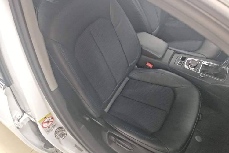 Used Audi A3 2019 Sportback 35 TFSI Fashion Edition China VI Emission Standard Right Front Seat
