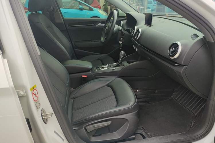 Used Audi A3 2019 Limousine 35 TFSI Fashion Edition China VI Emission Standard Right Front Seat