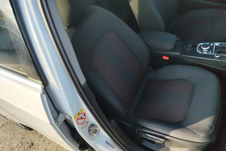Used Audi A3 2019 Sportback 35 TFSI Ambition China VI Right Front Seat