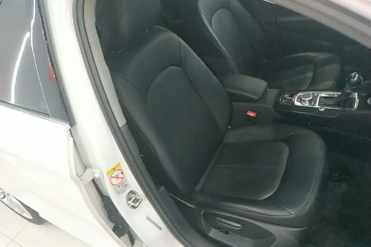 Used Audi A3 2019 Limousine 35 TFSI Ambition China V Right Front Seat
