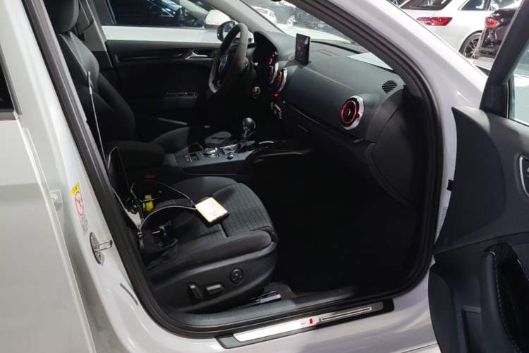 Used Audi A3 2019 Limousine 40 TFSI Sport Version China V Emission Standard Right Front Seat