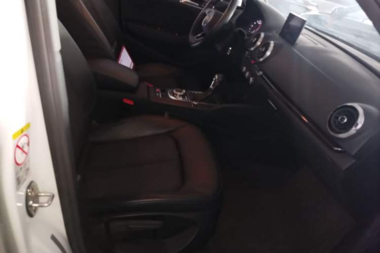 Used Audi A3 2019 Limousine 35 TFSI Fashion Edition China VI Emission Standard Right Front Seat